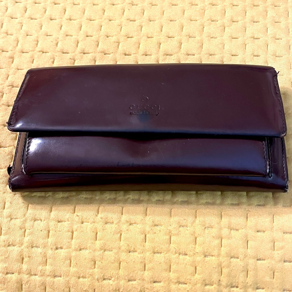 Gucci leather wallet. 100% Authentic. PreLoved but still lots of life left.